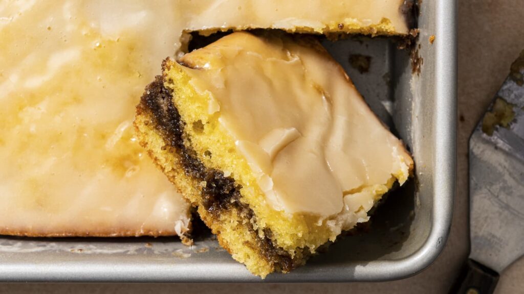 Preparation Steps For Honey Bun Cheesecake: